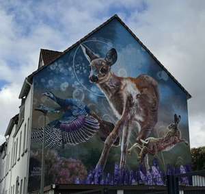 StreetArt-Mural von Nina Valkhoff in Gelsenkirchen mit einem Reh, Fasan und Hasen