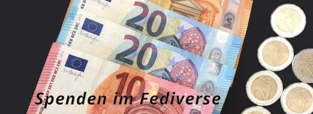 Euro-Geldscheine und Münzen, überlagert mit dem schwarz-weißen Schriftzug „Spenden im Fediverse“