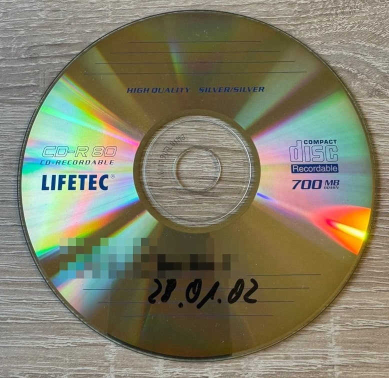 Eine selbstgebrannte CD-R aus dem Jahre 2002.